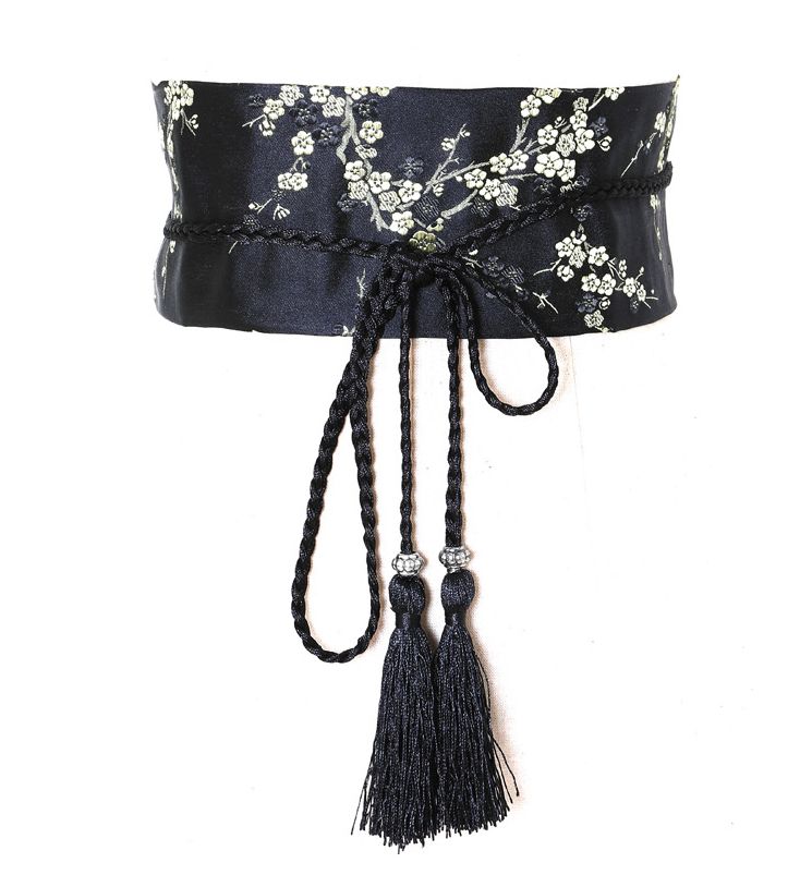 サッシュベルト 梅の花 刺繍 着物風 和柄 帯締め風の飾り紐 タッセルつき (ブラック)